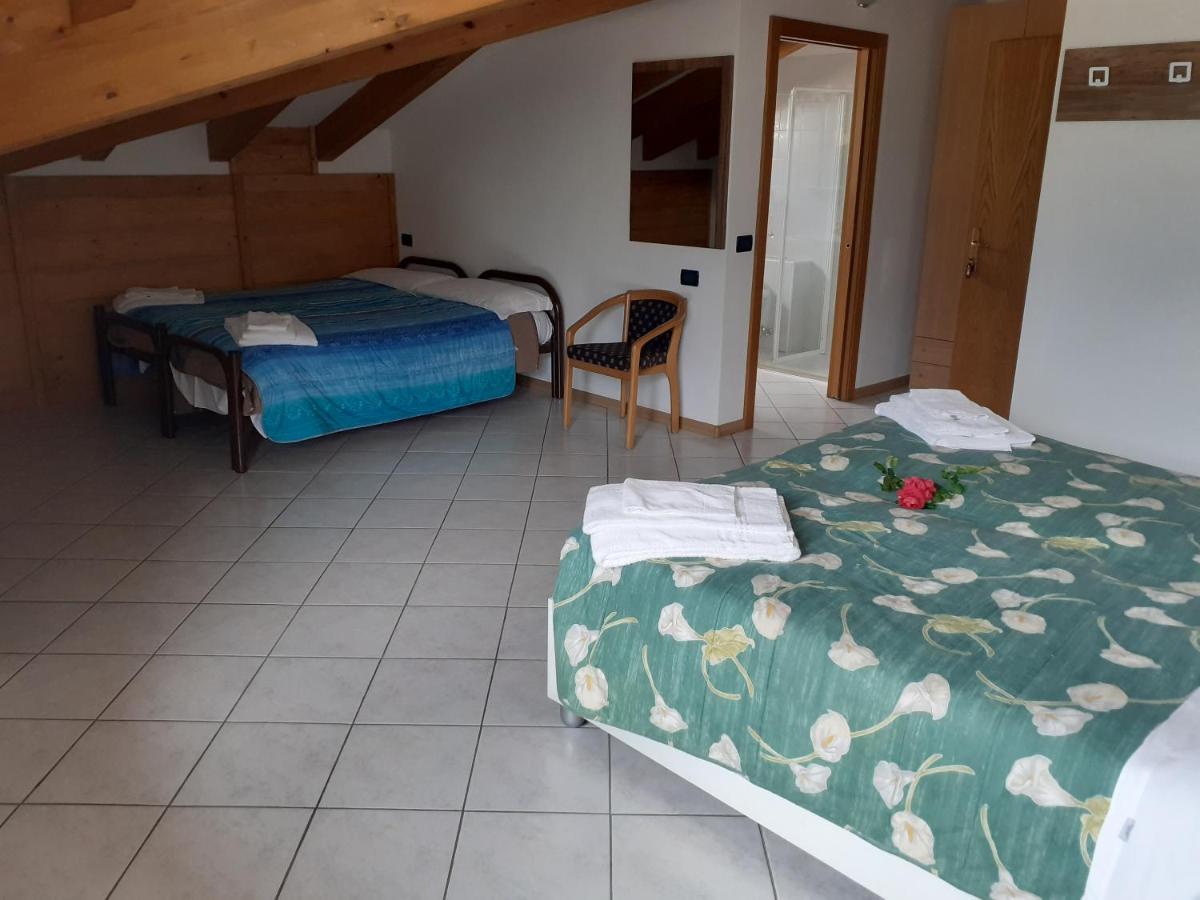 Hotel Aurora Cavedago Camera foto